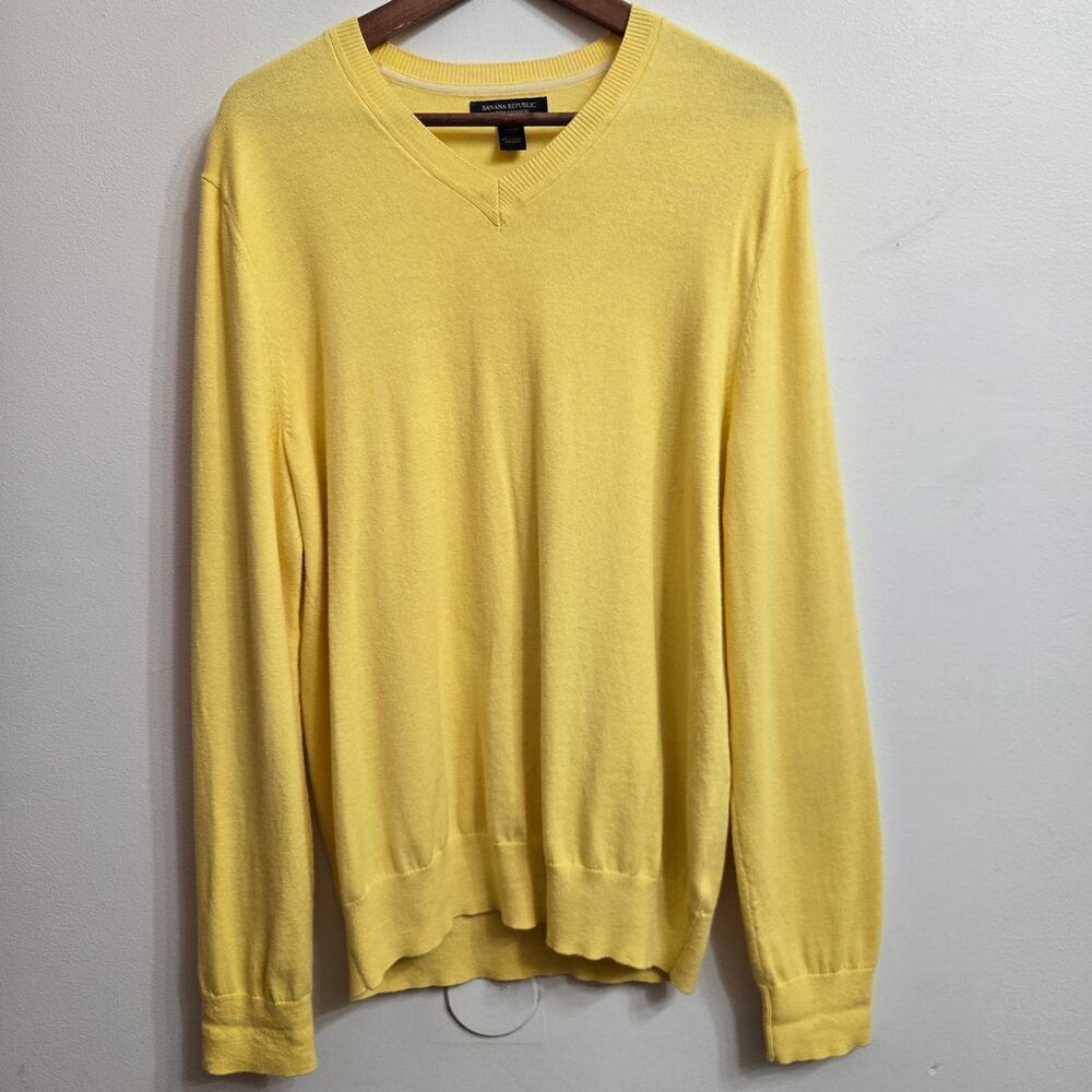 Banana Republic Mens Yellow V-Neck Knit Sweater Size M Cotton Cashmere Blend